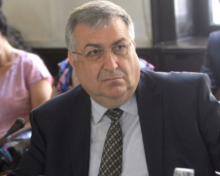 Проф. Близнашки: БСП се опита да се закачи на протеста, Радев не знае как е писана Конституцията