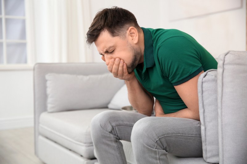 Диария и повръщане могат да са симптоми на COVID-19, но обикновено се започва с треска
