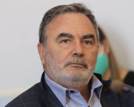 Кунчев: Спадът на новозаболелите не се дължи на спазване на мерките