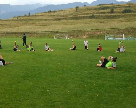 Женският Локомотив замина на лагер в Боровец