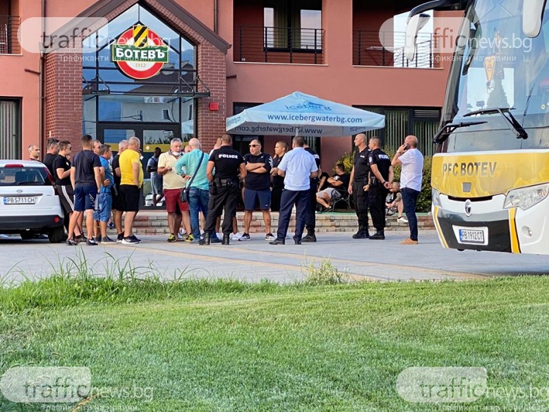 Напрежение в Коматево! Скандал между феновете заради Тервел Златев, той си тръгна