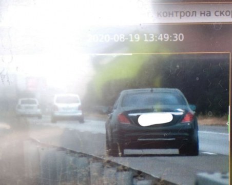Мерцедес шпори с 233 км/ч край Пловдив на път за морето