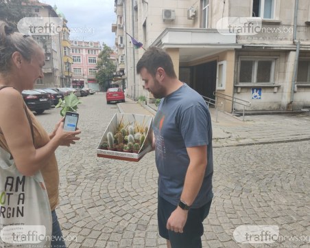 Неуспешно: Протестът пред полицията пропадна- дойдоха само двама