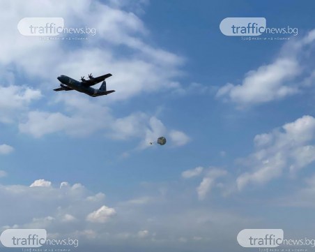 Самолети цепят небето край Пловдив във военното учение 