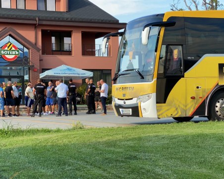 След скандала в Коматево: Сдружението скочи срещу феновете, провалили срещата с Тервел Златев