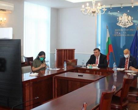 Здравният министър поиска по-бързо даването на допълнителните 1000 лева на медиците от Спешна помощ