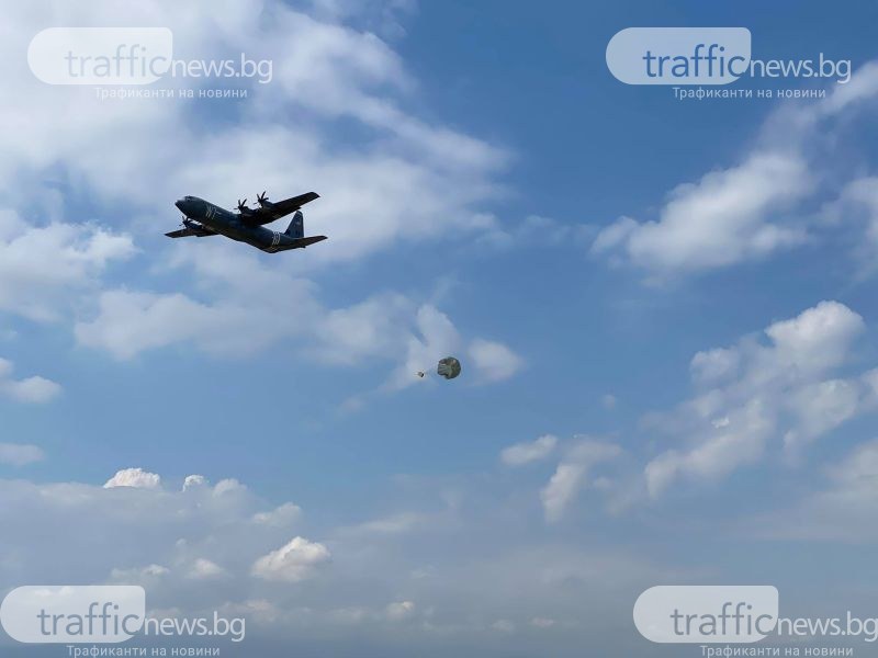 Самолети цепят небето край Пловдив във военното учение 