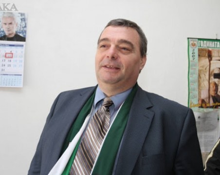 Почина лидерът на