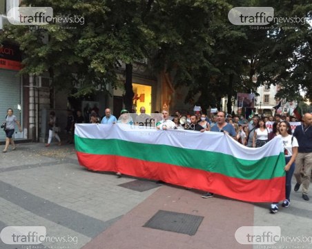 Протестиращите тръгнаха по Главната, Капана фест ги посрещна