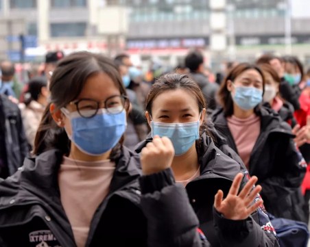 След повече от 6 месеца: Без маски в Пекин на открити пространства