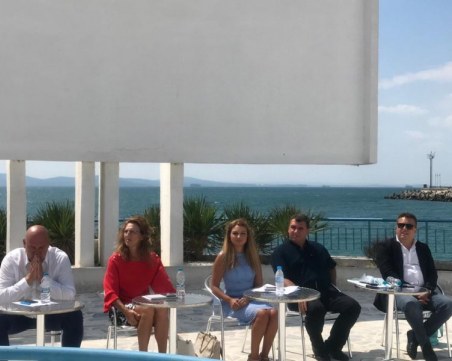 Зам.-министър Василева: 4 извънредни мерки са осигурени за гроздо и винопроизводителите