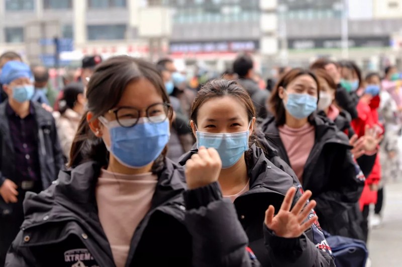 След повече от 6 месеца: Без маски в Пекин на открити пространства