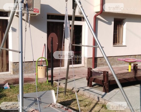 Откараха в болница момичето, скочило от втория етаж в Пловдив