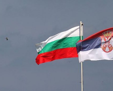 PCR тестове отпадат при транзит, но остават за туристите в Сърбия