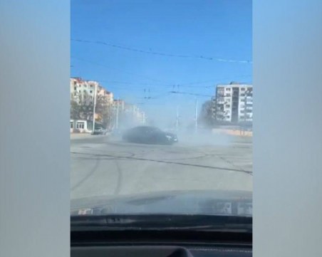 Пушеци и пилене на гуми - зрелищен дрифт в Столипиново