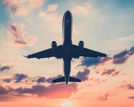 Самолет с над 400 души на борда кацана принудително