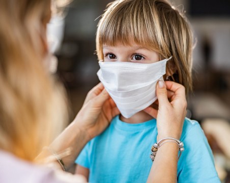 СЗО: Не слагайте маски на деца до 5 години
