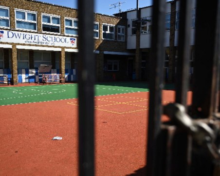 Британски експерти: Децата да се връщат на училище