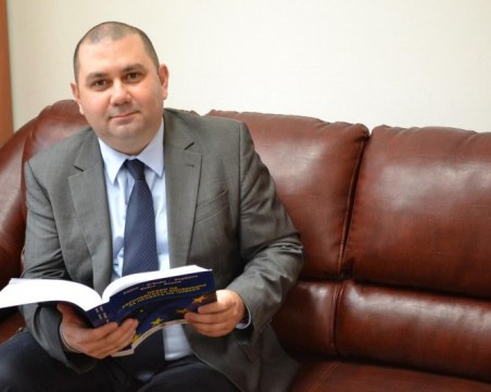 Доцент разкри малко известни факти от конституционната ни история