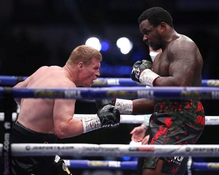 Поветкин брутално просна Дилиън Уайт, дават кислород на британеца