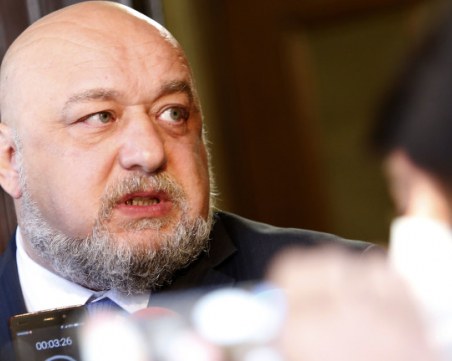 Спортният министър с положителен тест за коронавирус