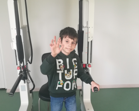 10-годишният Цвети се нуждае от скъпо лечение, за да проходи