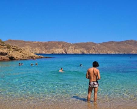 Заведенията в Гърция отчетоха сериозен спад в оборота заради затварянето в полунощ