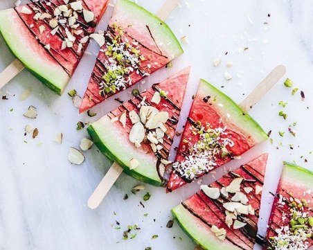 Диня на клечка - бърз десерт, в който няма почти никакви калории