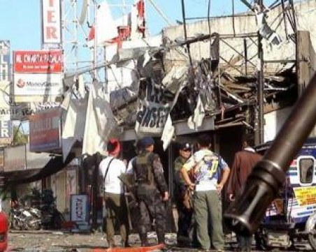 Мощни експлозии в магазин и банка във Филипините, има загинали