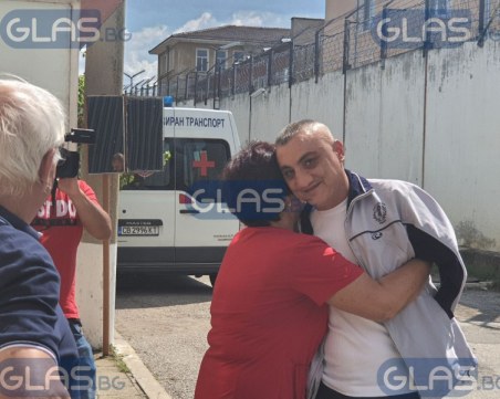 След 8 години зад решетките: Владо от Куцина прегърна майка си!