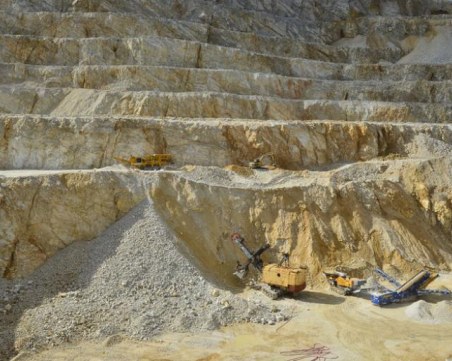 Въпреки протестите: Изграждат кариера край Първенец и Коматево!