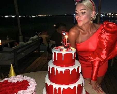 Джозефин стана на 30 и вдигна лудо парти в курорта на гръцките магнати