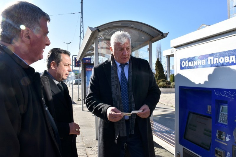 Зико се среща с превозвачите, решават проблемите с градския транспорт