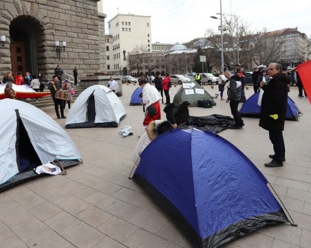 Изненадващо: Палатковия лагер на медицинските сестри се разпуска