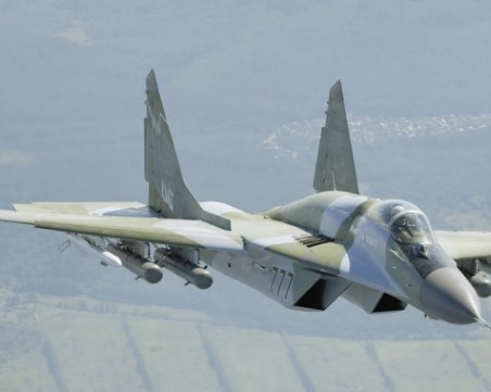 Премиерът: Осигурихме 100 млн. лева за инфраструктурата на бойните самолети