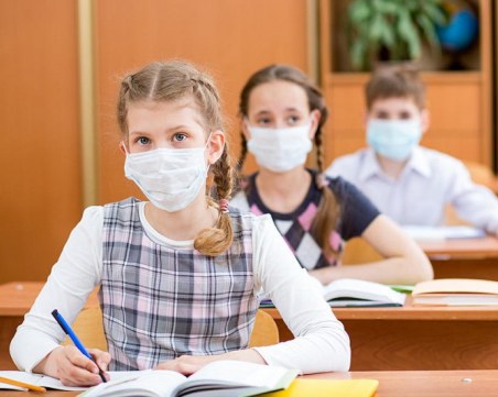 Ще са задължителни ли маските в училищата?