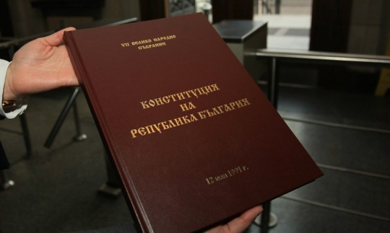 Депутат от ВМРО: Ние само даваме идеи, юристи изготвят текстовете за Конституцията