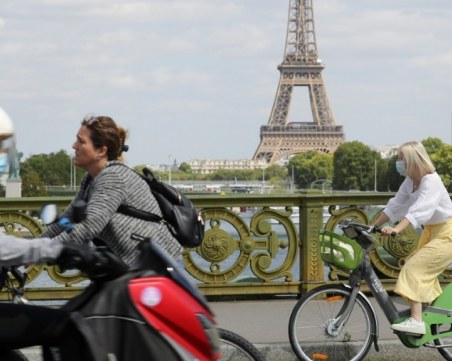 Премиерът на Франция: Коронавирусът се засилва, трябва да избегнем пълна блокада