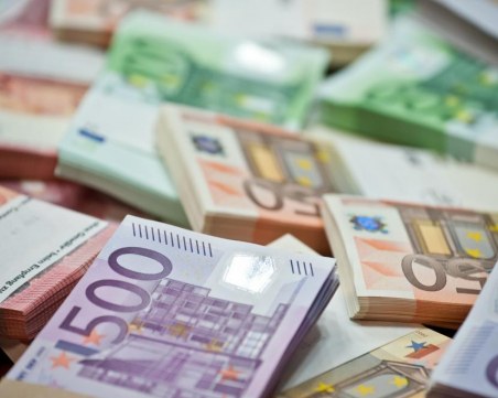 С 370 млн. евро са намалели парите, пращани от българи на своите роднини у нас