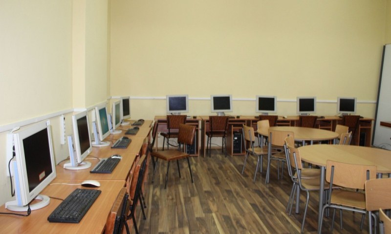 Обраха училище край Пазарджик, задигнаха компютри и копирна машина