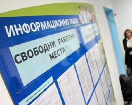 Извънредна среща: Тристранката подкрепи да се дават по 12 лева на безработен дневно