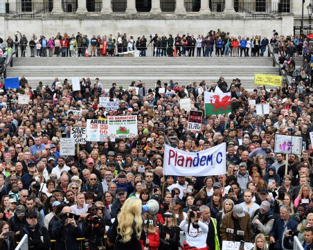 Масово недоволство! Лондон въстана срещу COVID-19 мерките