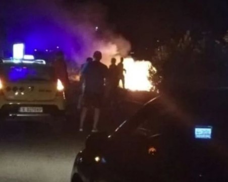 БМВ избухна в пламъци след зрелищна каскада