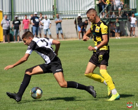 Ботев и Локо си размениха по една победа при юношите