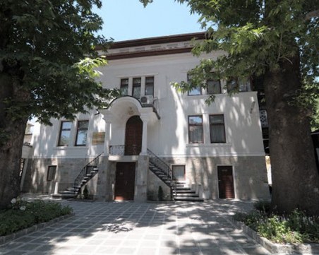 Изграждат параклис в двора на Пловдивската митрополия