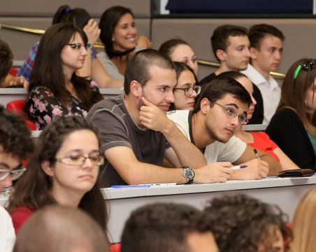 Ще ходят ли студентите на лекции? Препоръчват на университетите електронно обучение