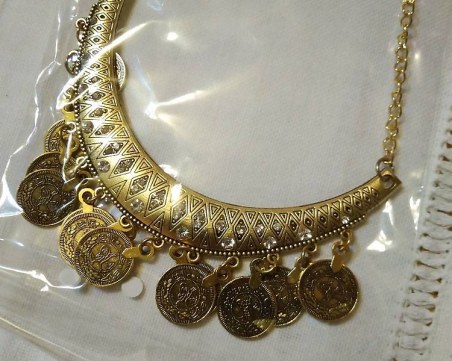 Измама край Пловдив! Трима пробутаха фалшиво злато в бижутерия