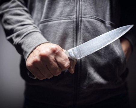 Мъж е бил нападнат и намушкан в София