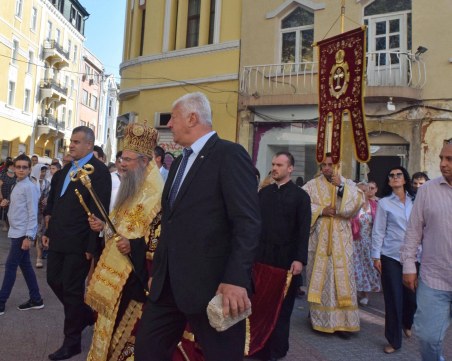 Митрополит Николай: Доживяхме българи да критикуват българи, че помагат на църквата