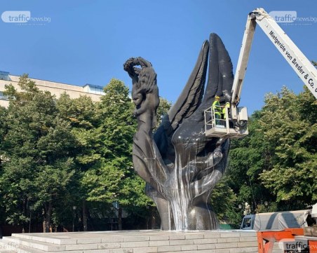 Почистват паметника на Съединението, тази година без шампоан